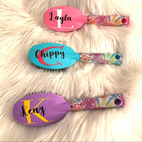 Beauty hairbrush initial name - Picture 5 of 11